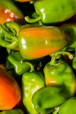 Markette taze kırmızı biber bulundu.