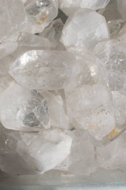 Kristal kuvars taşı doğal mineral kaya örneği olarak