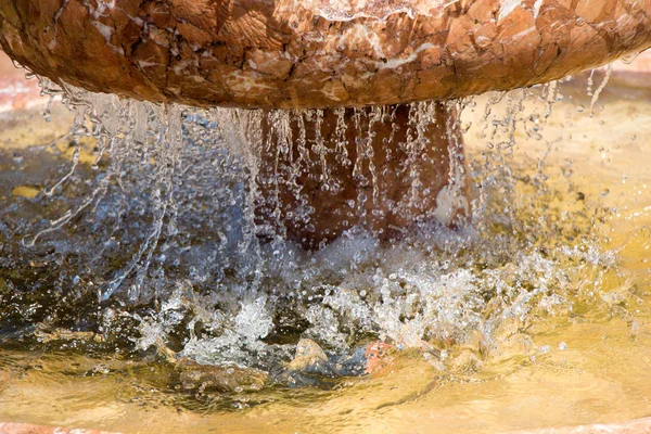 Fonte Com Gotas Água Corrente — Fotografia de Stock