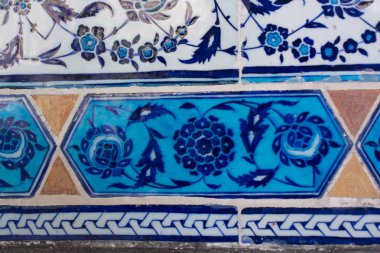 Osmanlı el yapımı çiçek desenli Türk fayansları