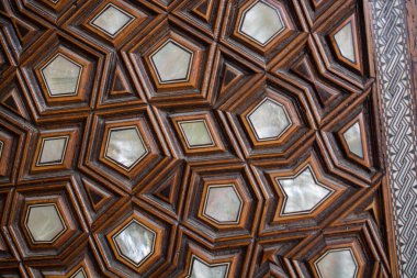 Osmanlı sanatı İnci kaküllerin Anası örneğidir