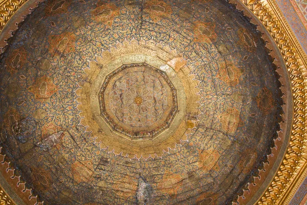 Vista Interna Della Cupola Nell Architettura Ottomana Istanbul Turchia — Foto Stock