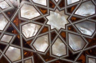 Osmanlı sanatı İnci kaküllerin Anası örneğidir