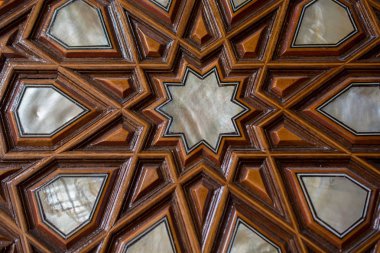 Osmanlı sanatı İnci kaküllerin Anası örneğidir