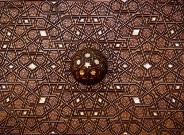 Osmanlı sanatı İnci kaküllerin Anası örneğidir