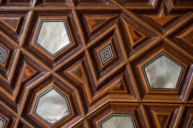 Osmanlı sanatı İnci kaküllerin Anası örneğidir