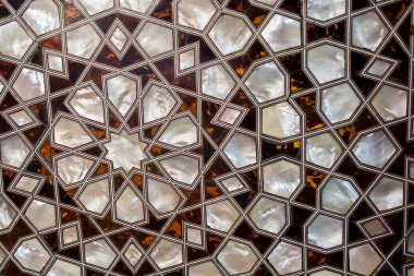 Osmanlı sanatı İnci kaküllerin Anası örneğidir