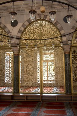 Eski usul güzel bir cami.