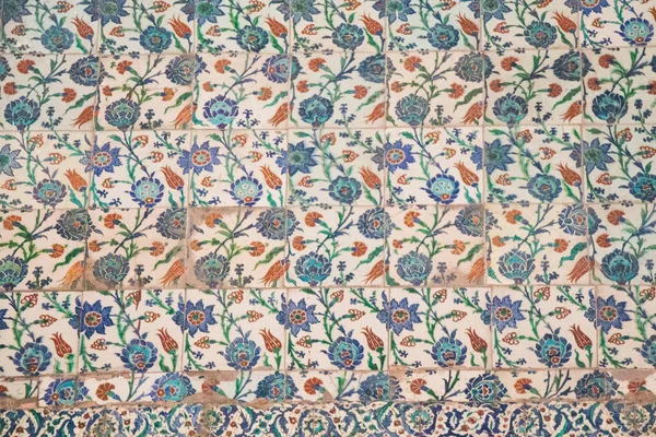 Osmanlı el yapımı çiçek desenli Türk fayansları