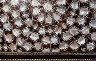 Osmanlı sanatı İnci kaküllerin Anası örneğidir