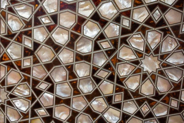 Osmanlı sanatı İnci kaküllerin Anası örneğidir