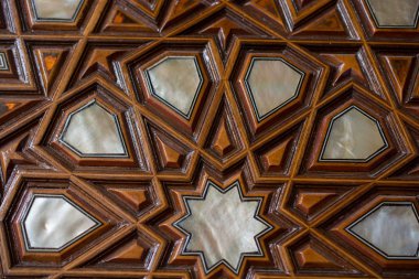 Osmanlı sanatı İnci kaküllerin Anası örneğidir