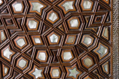 Osmanlı sanatı İnci kaküllerin Anası örneğidir