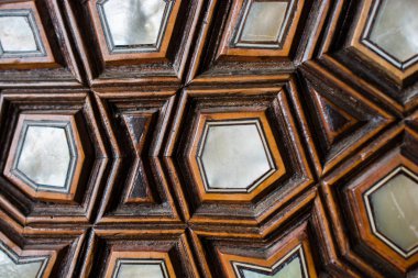 Osmanlı sanatı İnci kaküllerin Anası örneğidir