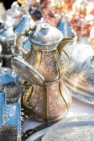 Antigua Jarra Metal Estilo Oriental Mercado Antigüedades — Foto de Stock