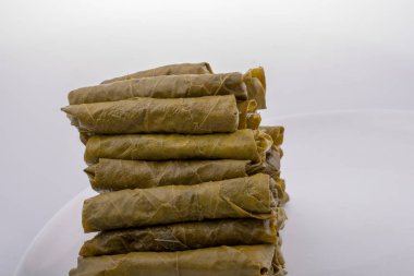 Türk usulü doldurulmuş üzüm yaprakları