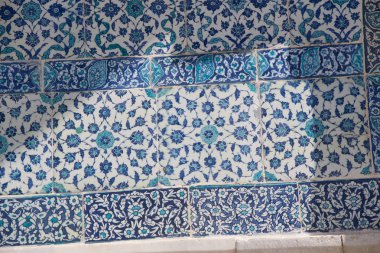 Osmanlı el yapımı çiçek desenli Türk fayansları