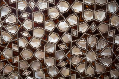 Osmanlı sanatı İnci kaküllerin Anası örneğidir