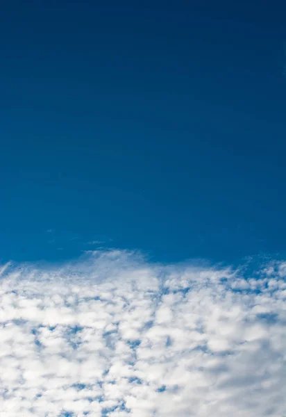 Nubes Color Blanco Cubren Cielo Azul Durante Día — Foto de Stock
