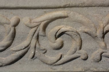 Osmanlı mermeri, çiçek desenli oyma sanat eserleri