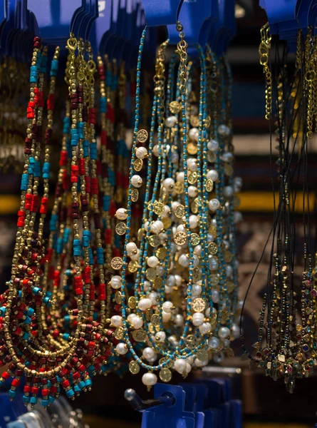 Schöne Bunte Perlen Kette Verschiedener Art Und Farbe — Stockfoto