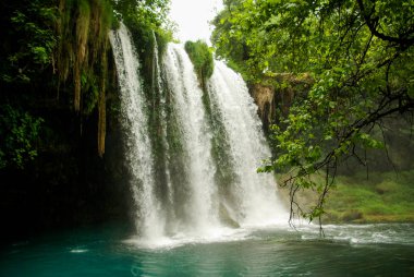 Türkiye 'deki vadiden çağlayan şelaleler