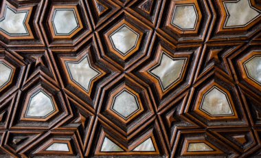 Osmanlı sanatı İnci kaküllerin Anası örneğidir