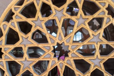 Osmanlı mermeri, çiçek desenli oyma sanat eserleri