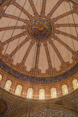 İstanbul, Türkiye 'de Osmanlı mimarisinde kubbenin iç görünümü