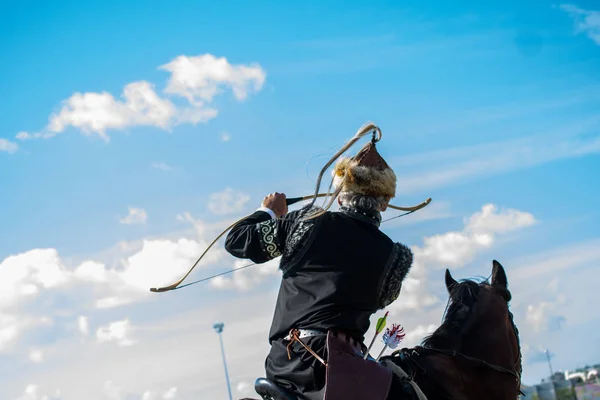 奥斯曼弓箭手骑马和骑马射击 — 图库照片