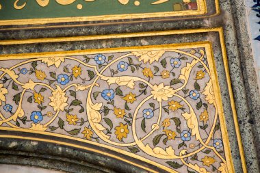 Osmanlı zamanının çiçek desenli örneği