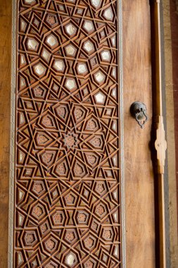 Yüzeylerinde geometrik desenler olan Osmanlı Türk sanatı