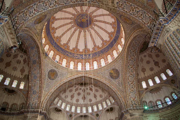 Vista Interna Della Cupola Nell Architettura Ottomana Istanbul Turchia — Foto Stock