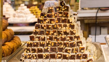 Türk tatlıları geleneksel tarzda yapılıyor