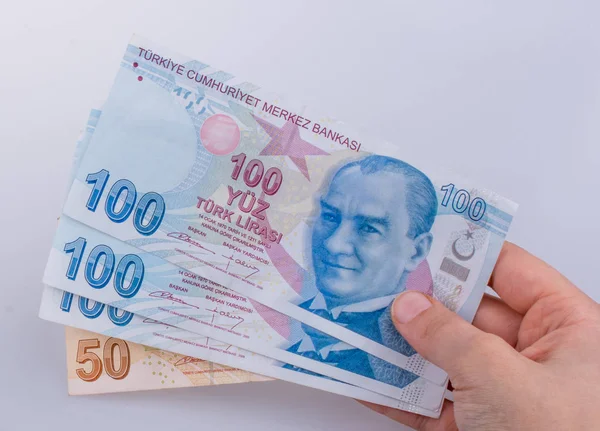Πρόσωπο Που Κατέχει Τραπεζογραμμάτια Της Τουρκικής Λίρας Λευκό Φόντο — Φωτογραφία Αρχείου