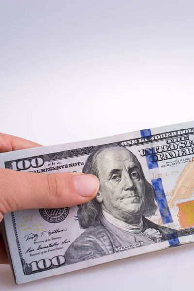 Menschliche Hand Hält Amerikanische Dollarnoten Auf Weißem Hintergrund — Stockfoto