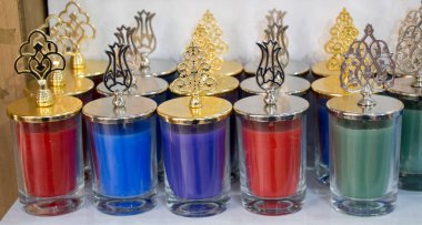 Osmanlı tarzında yapılmış boş şişeler.