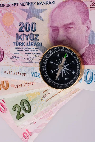 Billetes Lira Turca Lado Una Brújula Sobre Fondo Blanco —  Fotos de Stock