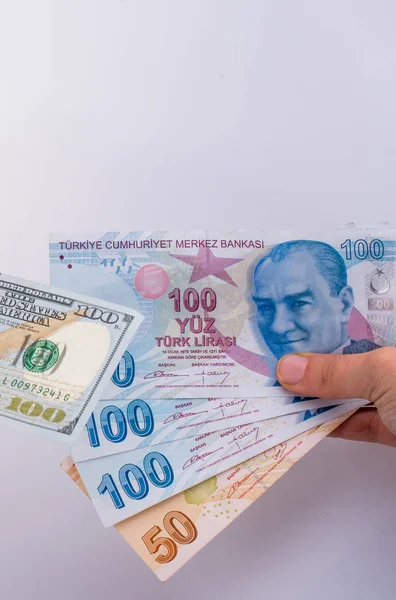 Persoon Met Bankbiljetten Amerikaanse Dollar Turksh Lira Bankbiljetten Zij Aan — Stockfoto