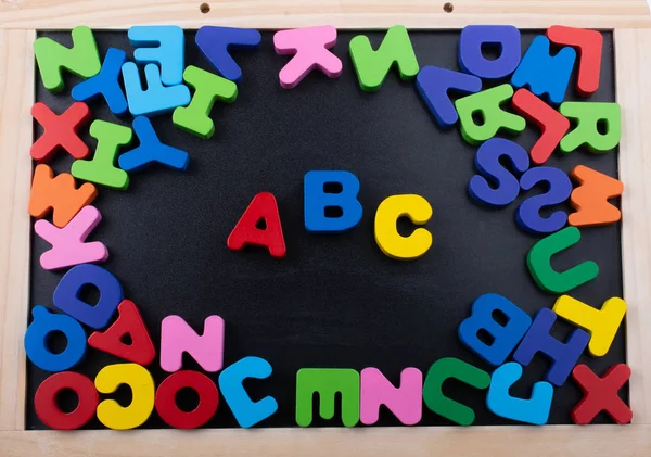 用木头做的彩色Abc字母字母字母 — 图库照片