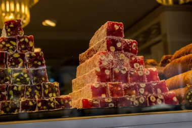 Bir sürü geleneksel Türk Lokum şekeri.