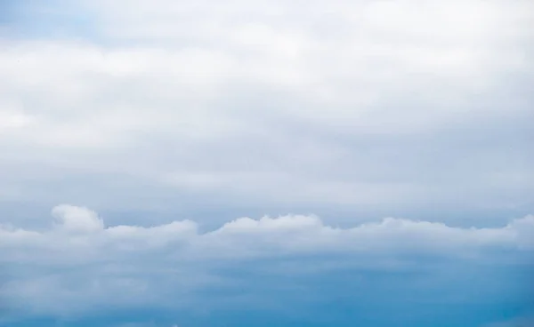 Nuvens Cor Branca Cobrem Céu Azul Durante Dia — Fotografia de Stock