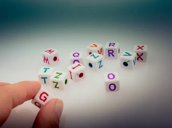 Bunte Alphabet Buchstabenwürfel Der Hand Auf Weißem Hintergrund — Stockfoto