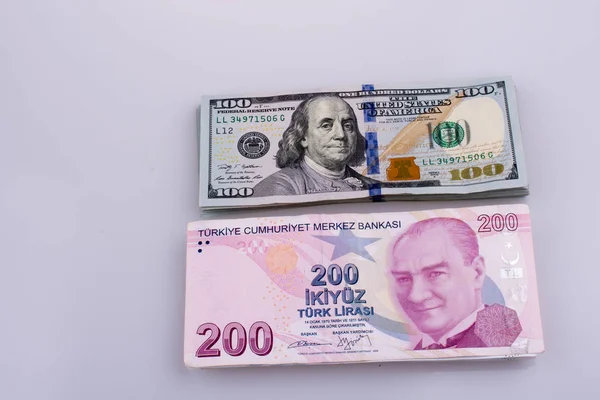 Amerykański Dolar Banknotów Banknoty Liry Brat Siostra Obok Siebie Białym — Zdjęcie stockowe