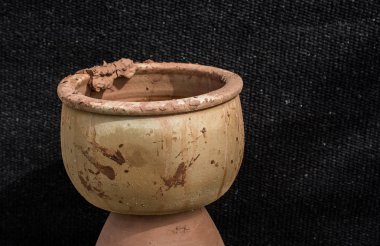 Doğu tarzında antik metal sürahi görünüm