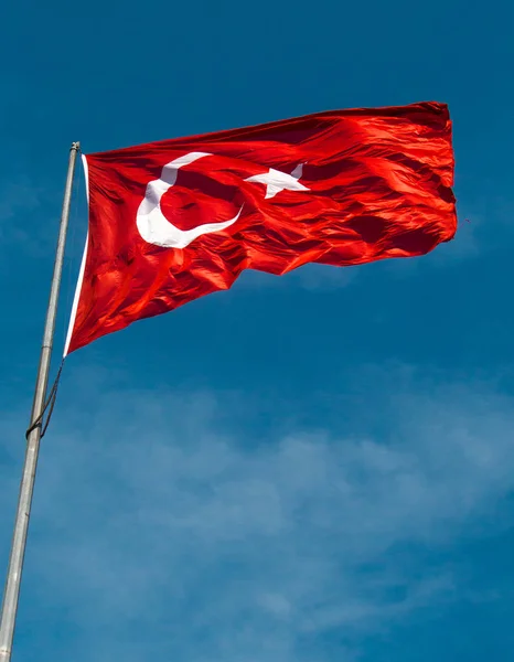 Türkische Nationalflagge Hängt Unter Freiem Himmel Einer Stange — Stockfoto