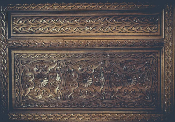 Osmanlı zamanının çiçek desenli örneği