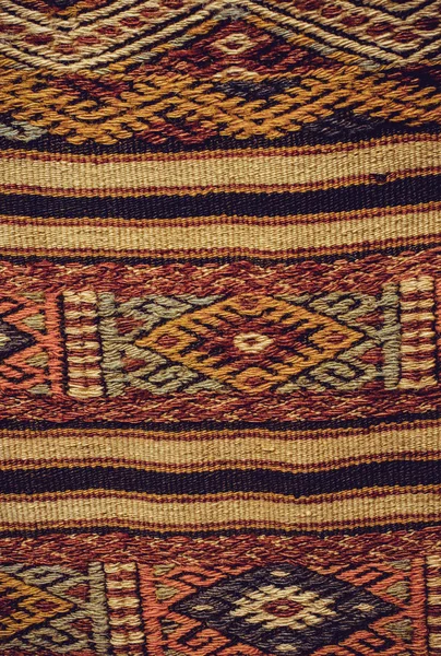 Eski el yapımı halı ve geleneksel halılar.