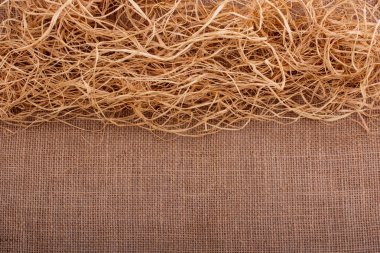 Saman tuval üzerinde arka plan olarak yerleştirilir.