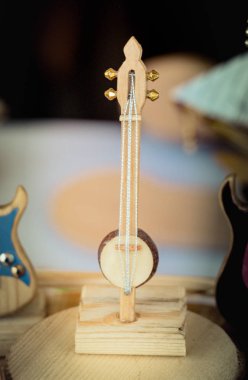 Müzik aletleri ağaçtan modeller kümesi